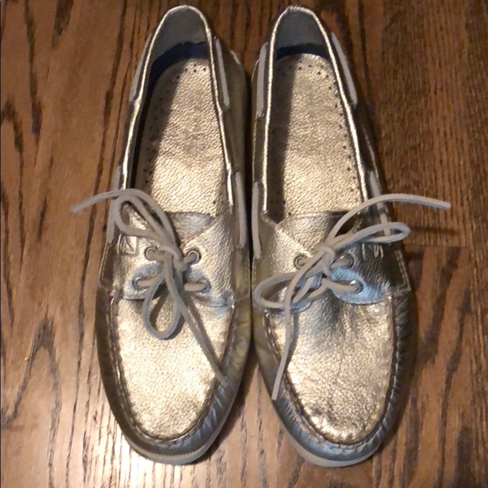 Gold Sperry Vida sneaker